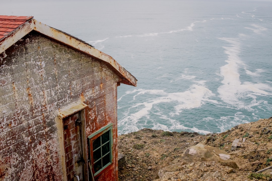 Entdecke den Point Reyes Leuchtturm: Meer und Geschichte - Inverness | Secret World Trip Planner