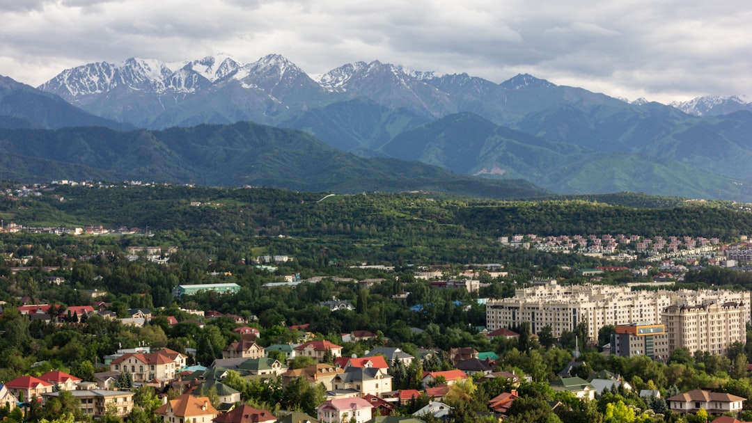 Almaty Entdecken: Der Grüne Markt und seine Wunder - Almaty | Secret World Trip Planner