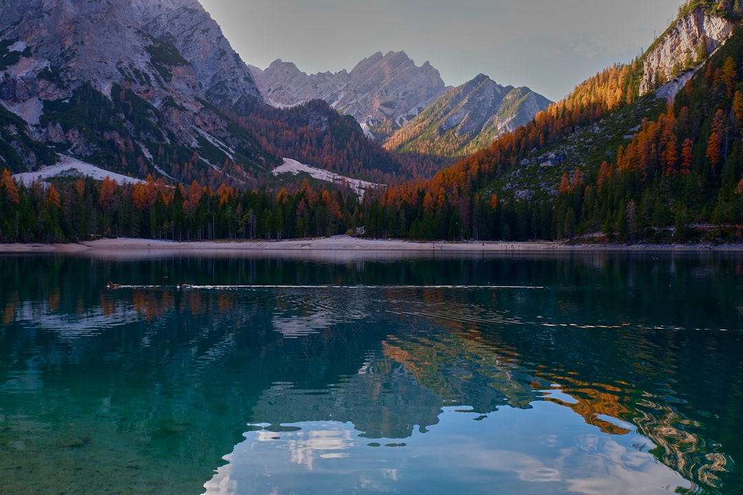 Escursioni al Lago di Braies: Un Paradiso Nascosto - St.Veit | Secret World Trip Planner