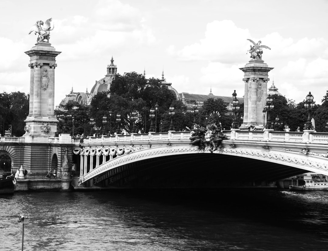 Il Ponte Alexandre III: Un Capolavoro di Parigi - Pont Alexandre III | Secret World Trip Planner