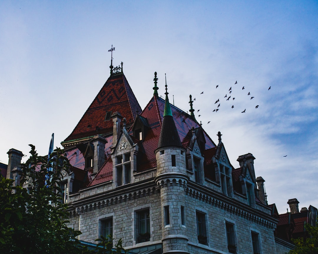 Château d'Ouchy: Ein verstecktes Juwel in der Schweiz - Pl. du Port | Secret World Trip Planner