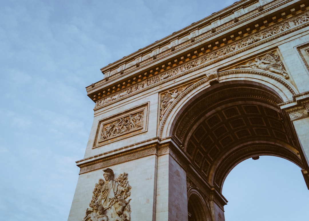 Arco di Trionfo del Carosello: Brücke zwischen Geschichte und Schönheit - Pl. du Carrousel | Secret World Trip Planner
