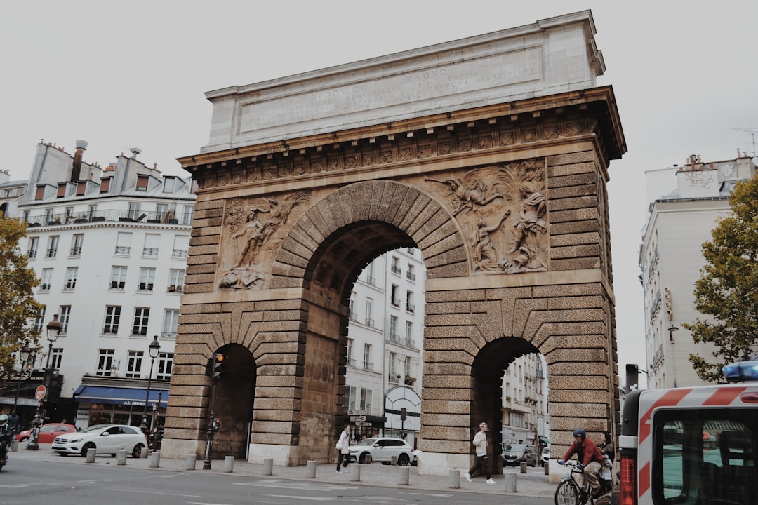 Arco di Trionfo del Carosello: Brücke zwischen Geschichte und Schönheit - Pl. du Carrousel | Secret World Trip Planner