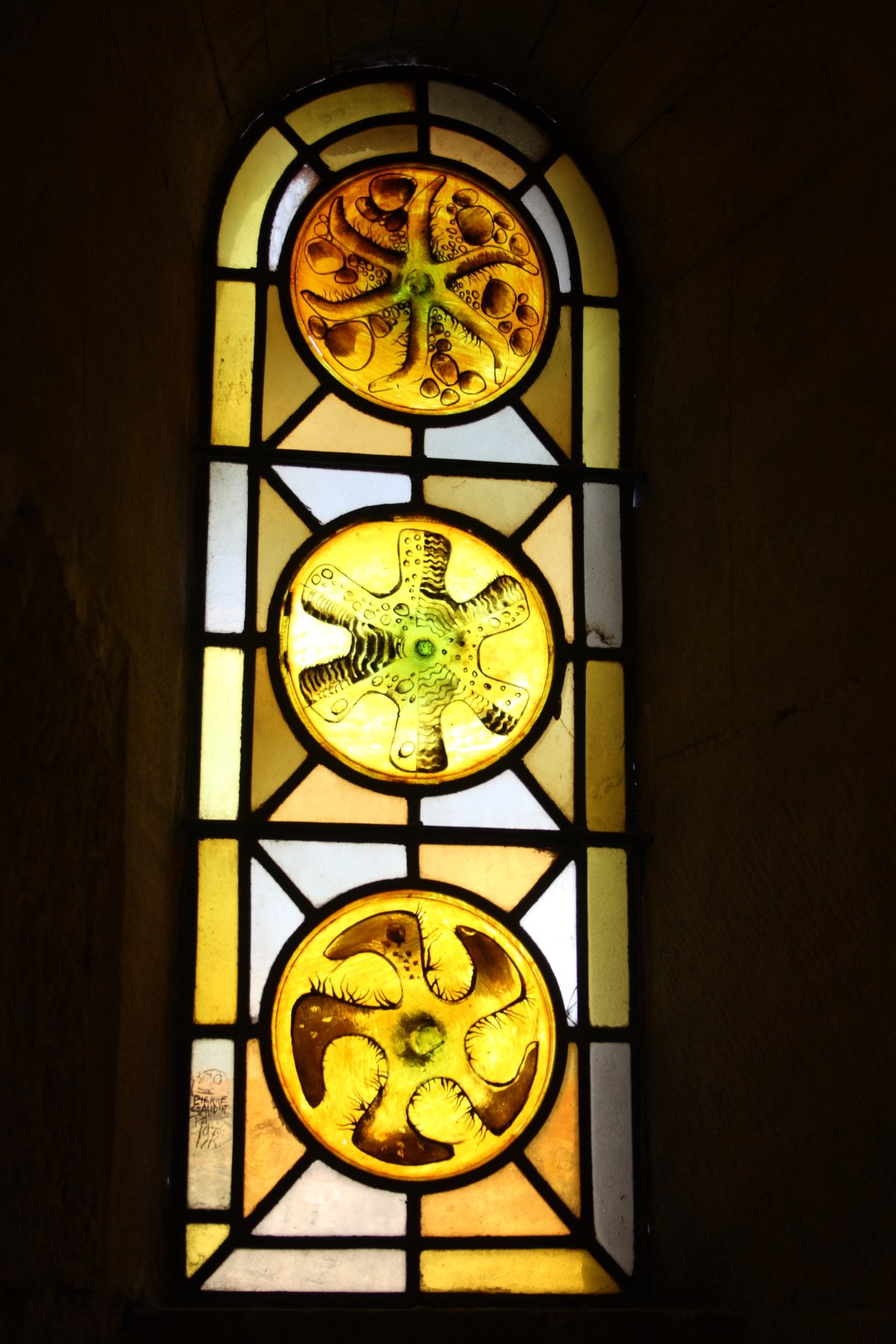 Chiostro San Trofimo: Ein verborgenes Juwel in Arles — 20 Rue du Cloître