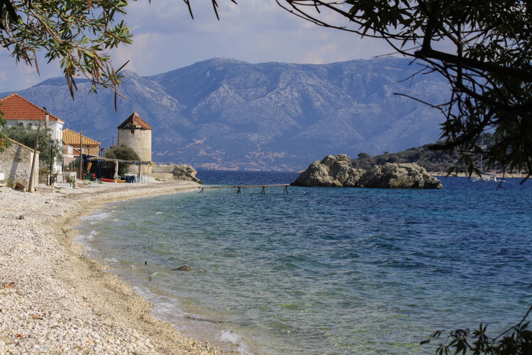 Entdecke Νήριτο: ein Naturparadies in Griechenland - CM88+Q6 Ithaki | Secret World Trip Planner