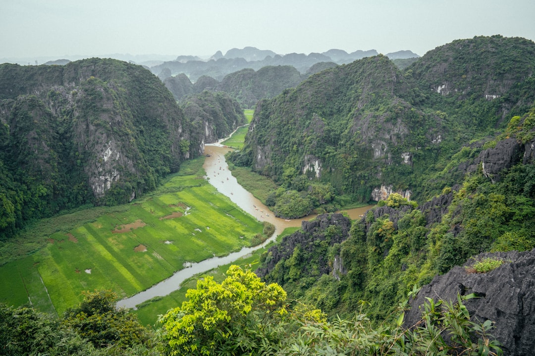 Núi Am: Un Paradiso Naturale nel Cuore del Vietnam — Canh Vinh