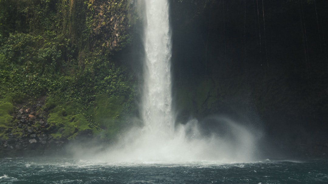 Verborgene Wasserfälle von Fortuna: Eine grüne Oase - Provincia di Alajuela | Secret World Trip Planner