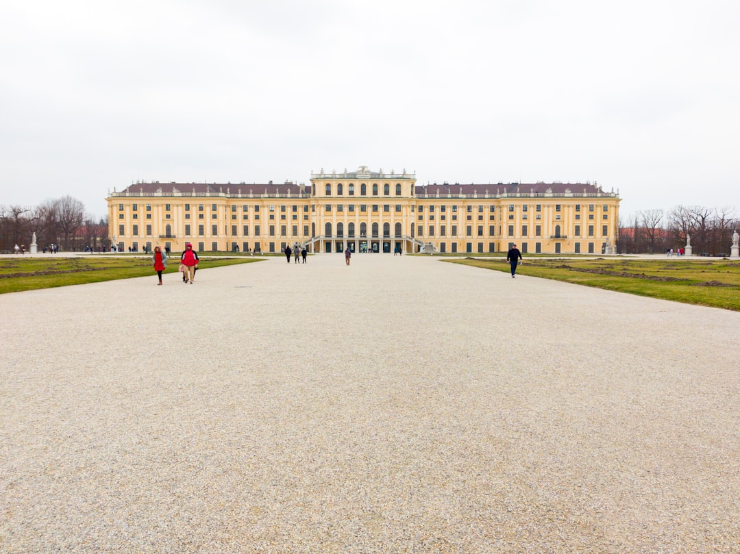 Faszinierende Panoramen im Schlosspark Schönbrunn - Schönbrunner Schloßstraße 47 | Secret World Trip Planner