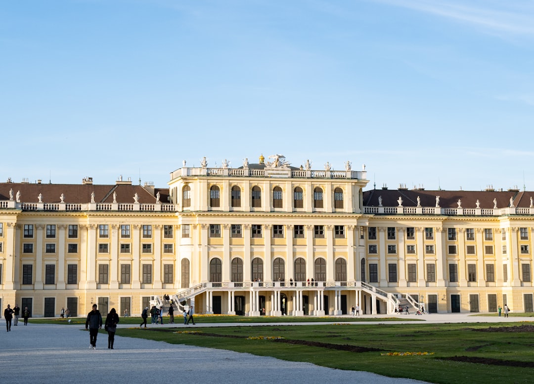 Faszinierende Panoramen im Schlosspark Schönbrunn - Schönbrunner Schloßstraße 47 | Secret World Trip Planner