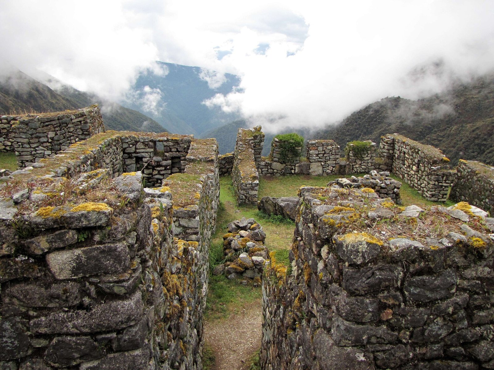 Erkundung von Sayacmarca: Ein archäologisches Juwel Perus — Aguas Calientes