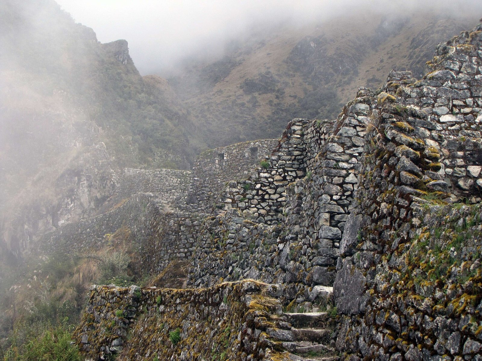 Erkundung von Sayacmarca: Ein archäologisches Juwel Perus - Aguas Calientes | Secret World Trip Planner