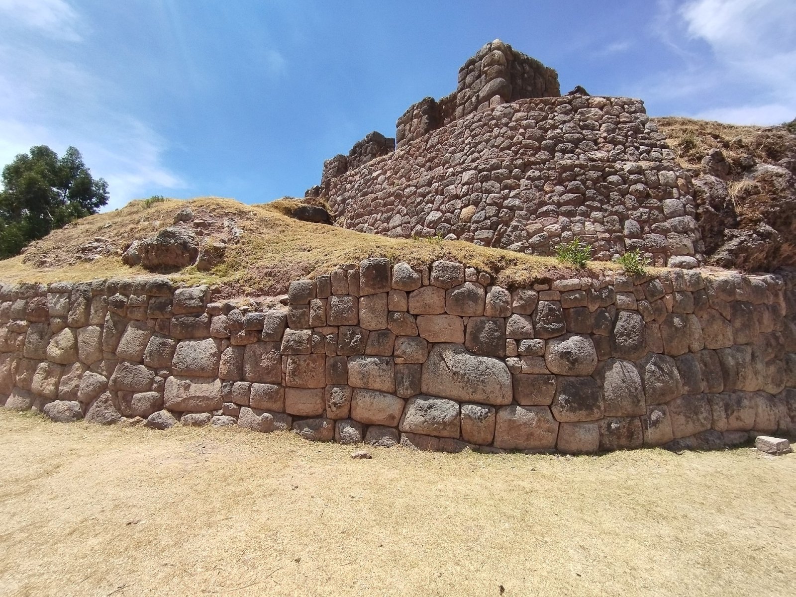 Erkunde die archäologische Stätte RumiWasi in Peru — Cusco
