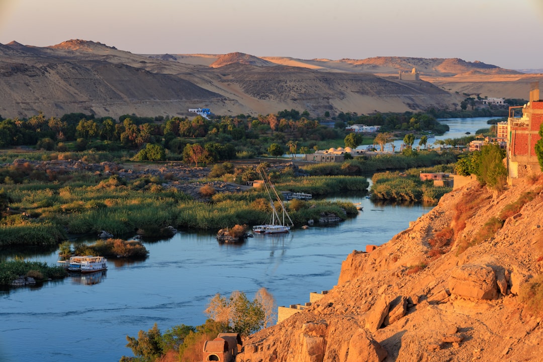 Scopri Qarat al Mayyit: un angolo di natura in Egitto | Secret World Trip Planner
