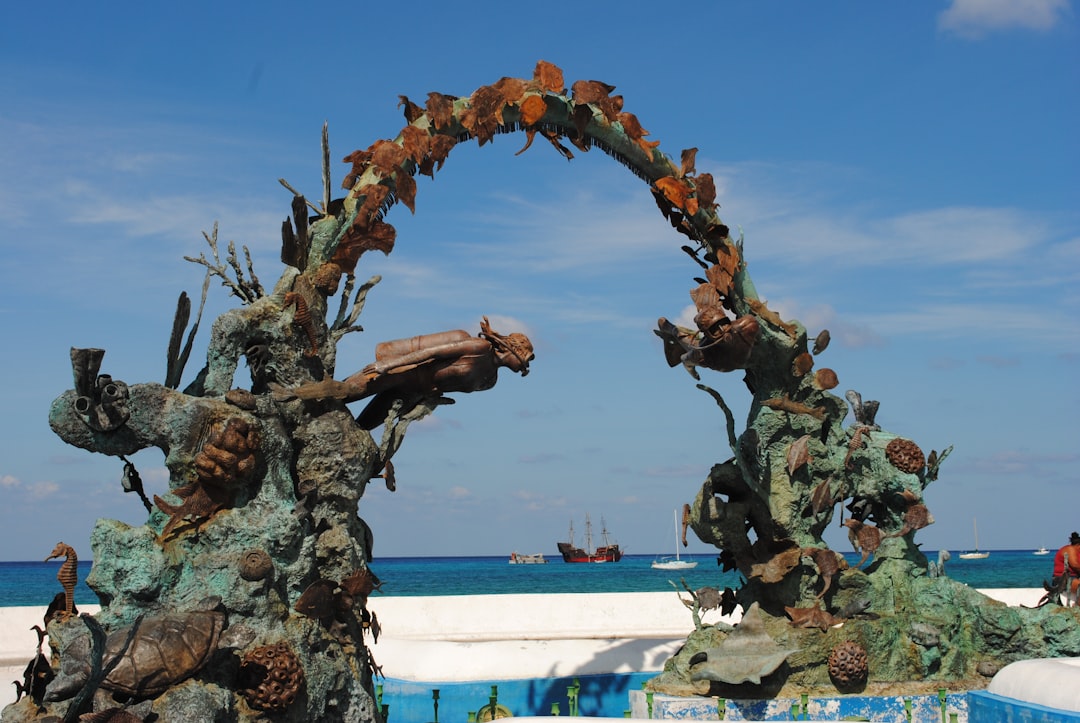 Sculture sul Mare: Arte e Natura a Surry Hills - 302/61 Marlborough St | Secret World Trip Planner