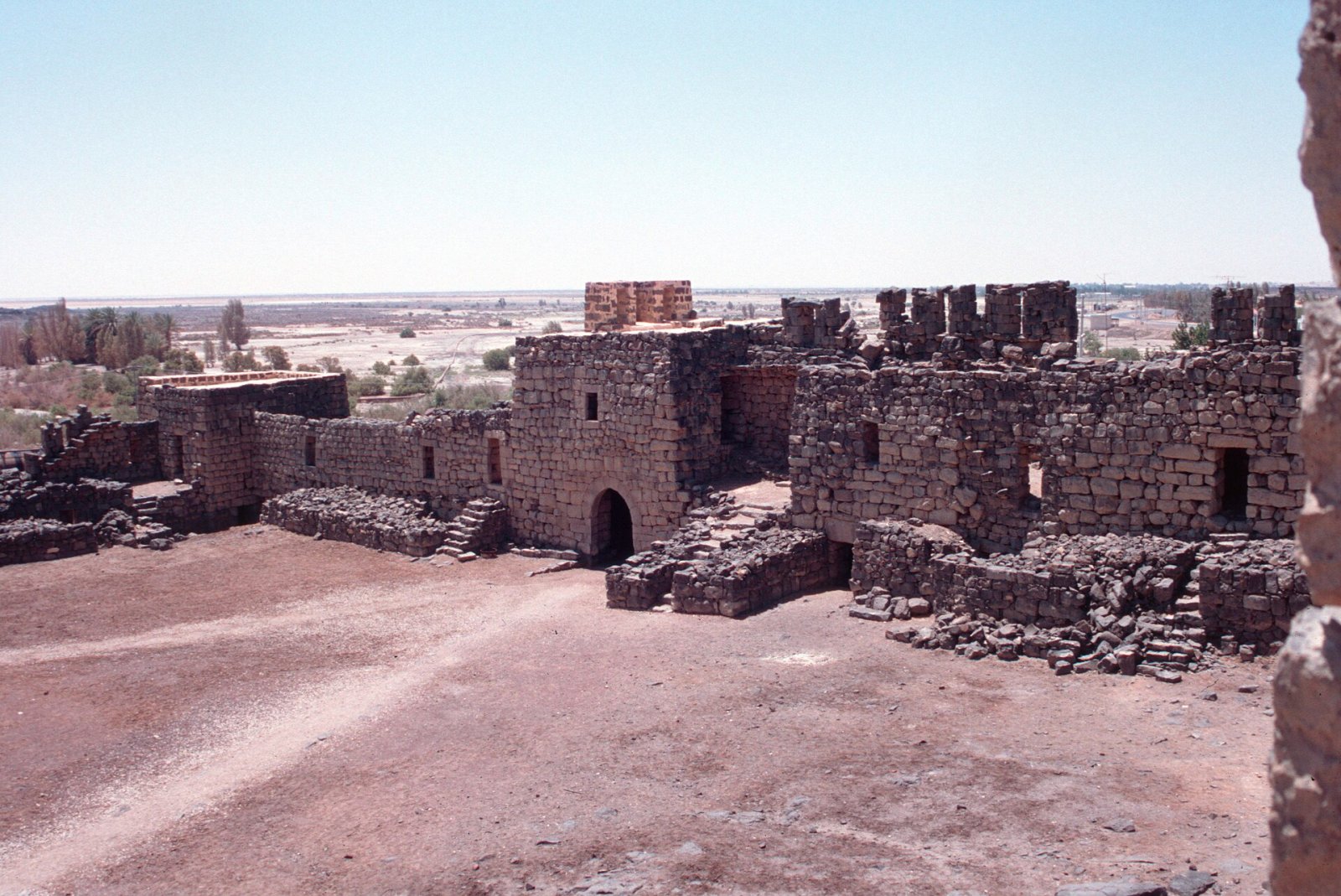 Entdecken Sie Qasr Al-Azraq: Die Blaue Festung Jordaniens — VRJG+3X6