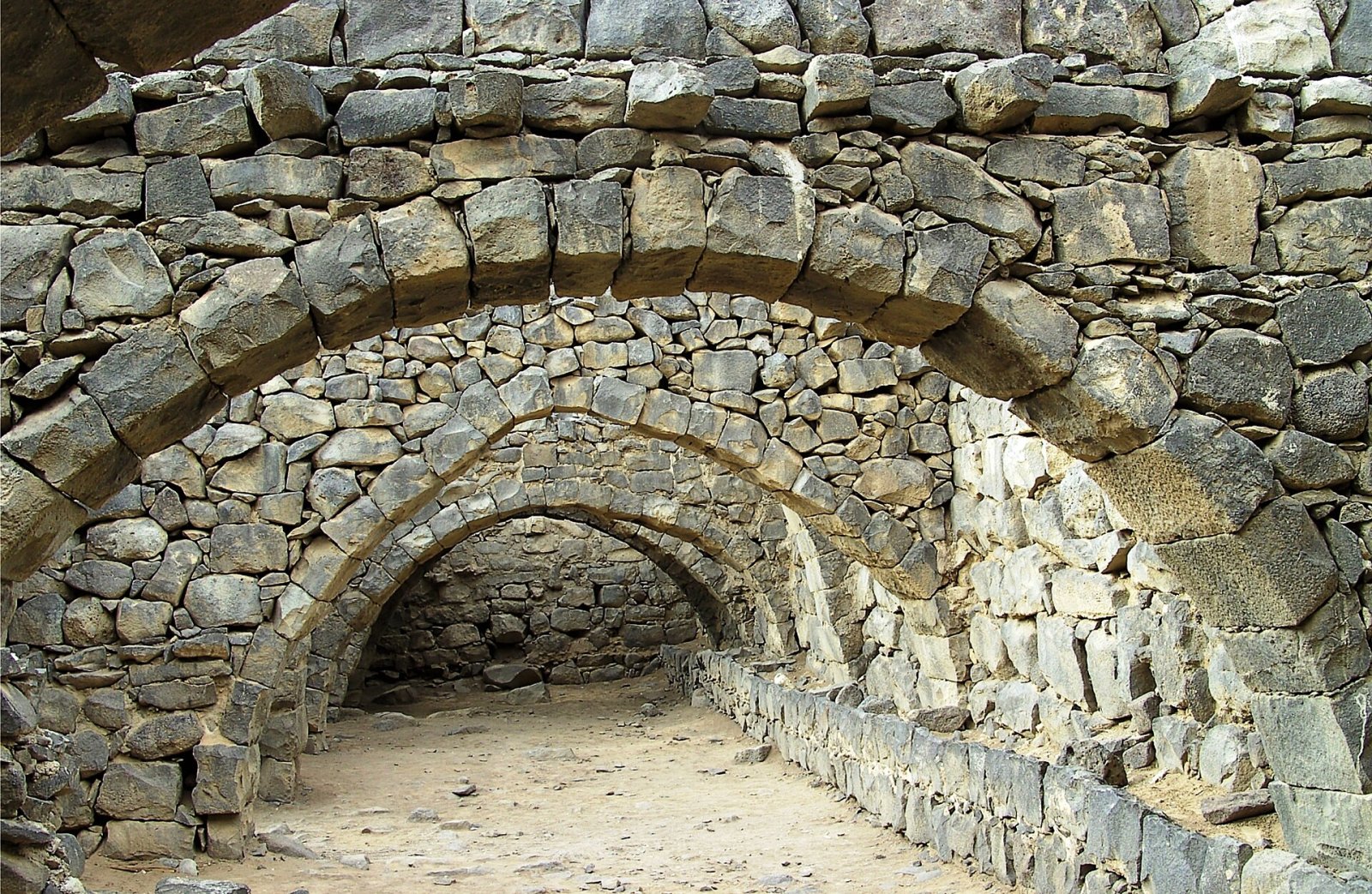 Entdecken Sie Qasr Al-Azraq: Die Blaue Festung Jordaniens - VRJG+3X6 | Secret World Trip Planner