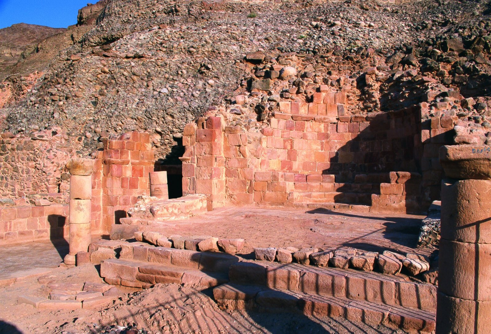 Esplora la Grotta di Lot: un viaggio nella storia della Giordania - 2GW3+P4 Gawr as-Safi | Secret World Trip Planner