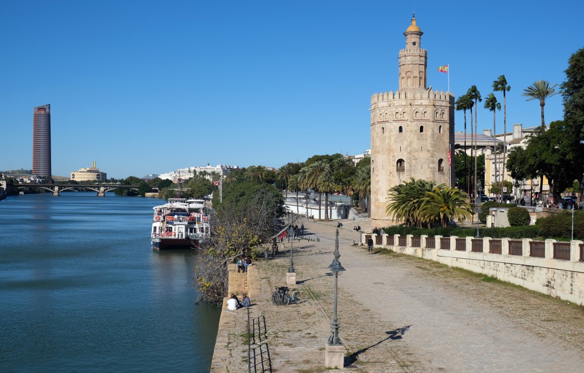 La Torre dell'Oro: Un Viaggio nei Sapori di Siviglia — Casco Antiguo