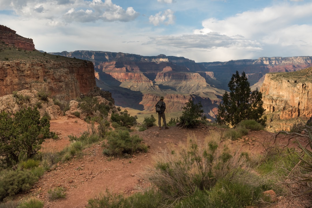 Entdecke den Rim Trail: Ein Unvergessliches Abenteuer - Grand Canyon Village | Secret World Trip Planner