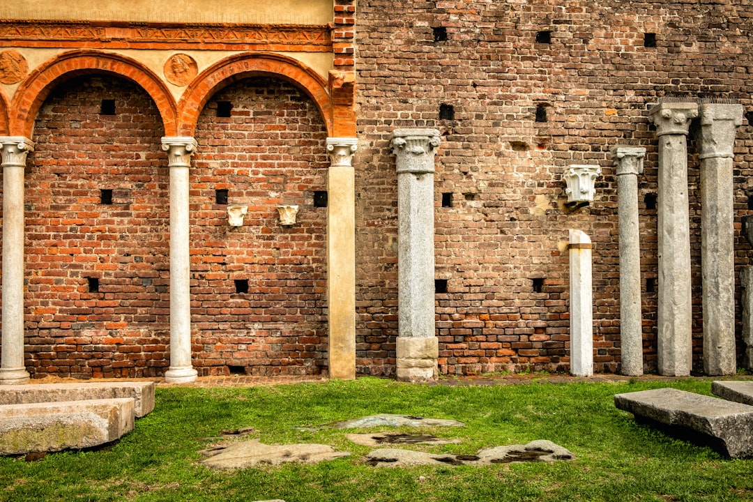 Scopri il Castello Sforzesco: tesori nascosti a Milano — Piazza Castello