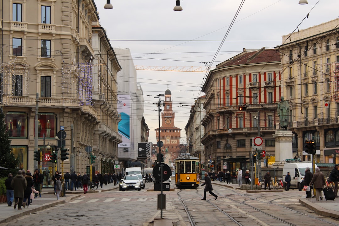 Scopri il Castello Sforzesco: tesori nascosti a Milano - Piazza Castello | Secret World Trip Planner
