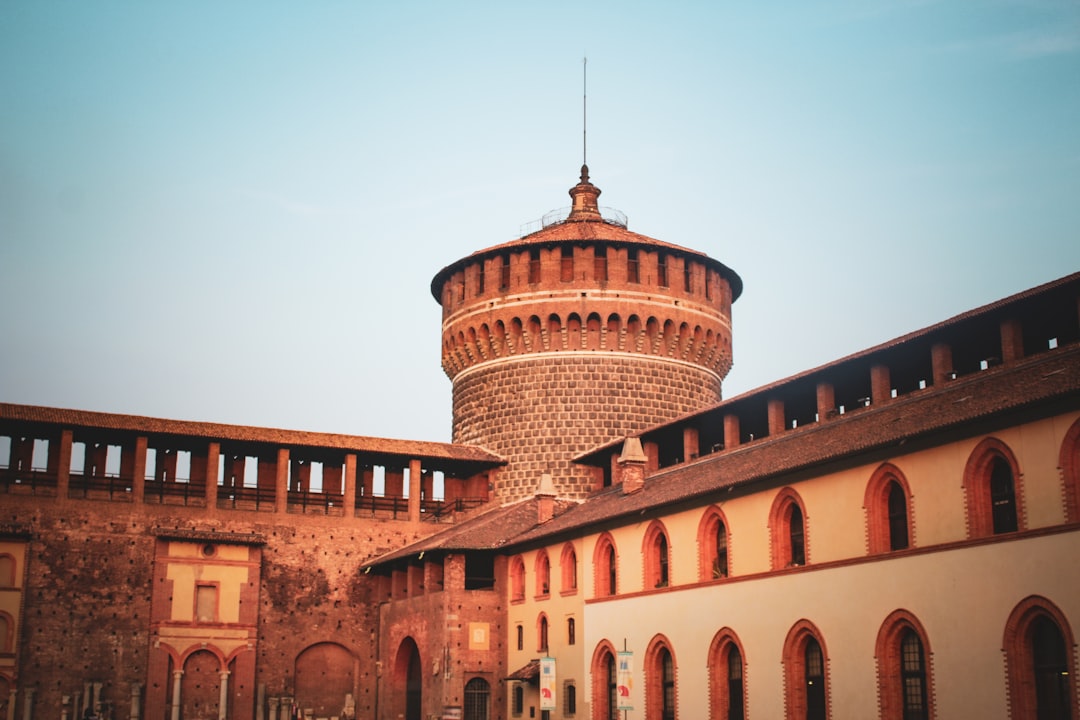 Scopri il Castello Sforzesco: tesori nascosti a Milano - Piazza Castello | Secret World Trip Planner
