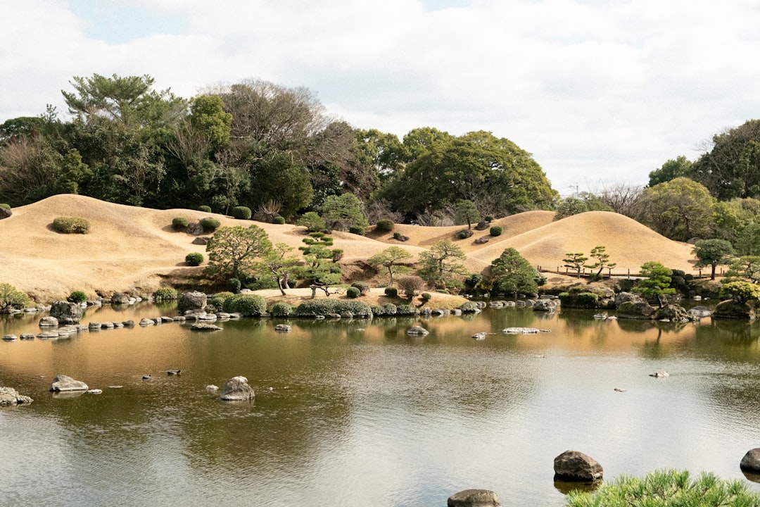 Suizenji Jojuen: Un Giardino Segreto di Tranquillità - Kumamoto | Secret World Trip Planner