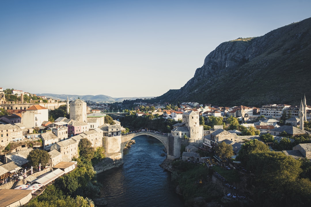 Stari Most: Brücke zwischen Geschichte und Kultur in Mostar — Stari most
