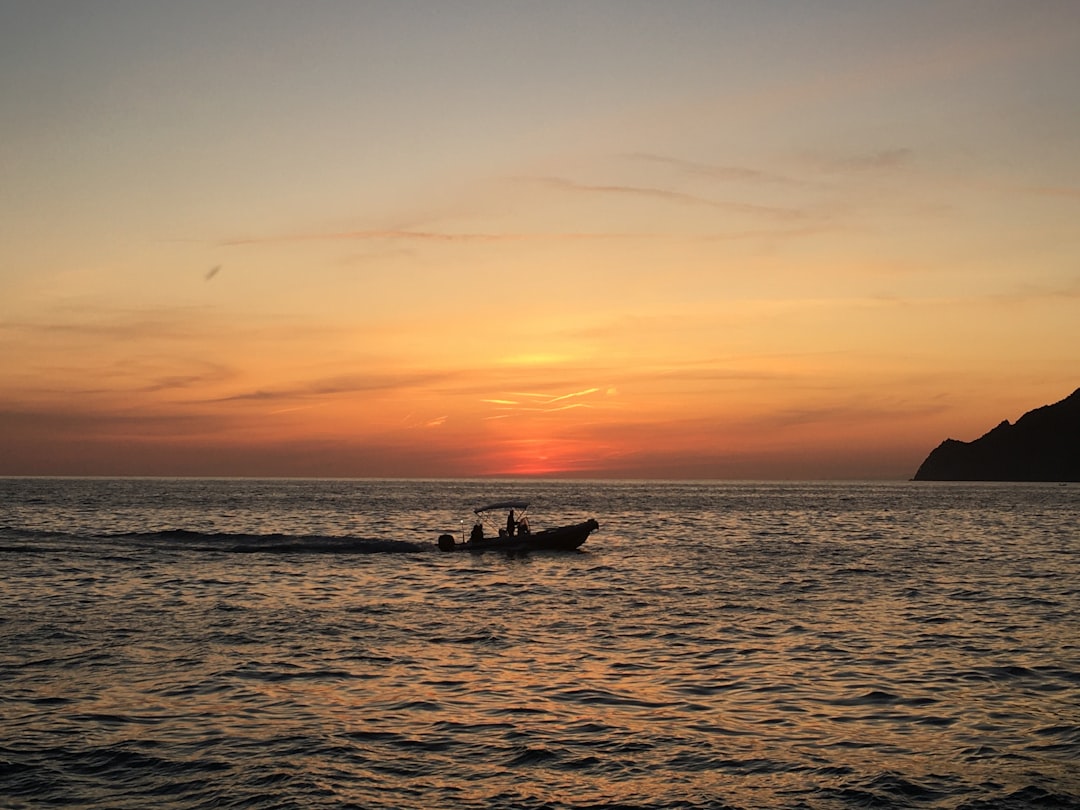Tramonti indimenticabili a Sunset Oia - Oia | Secret World Trip Planner