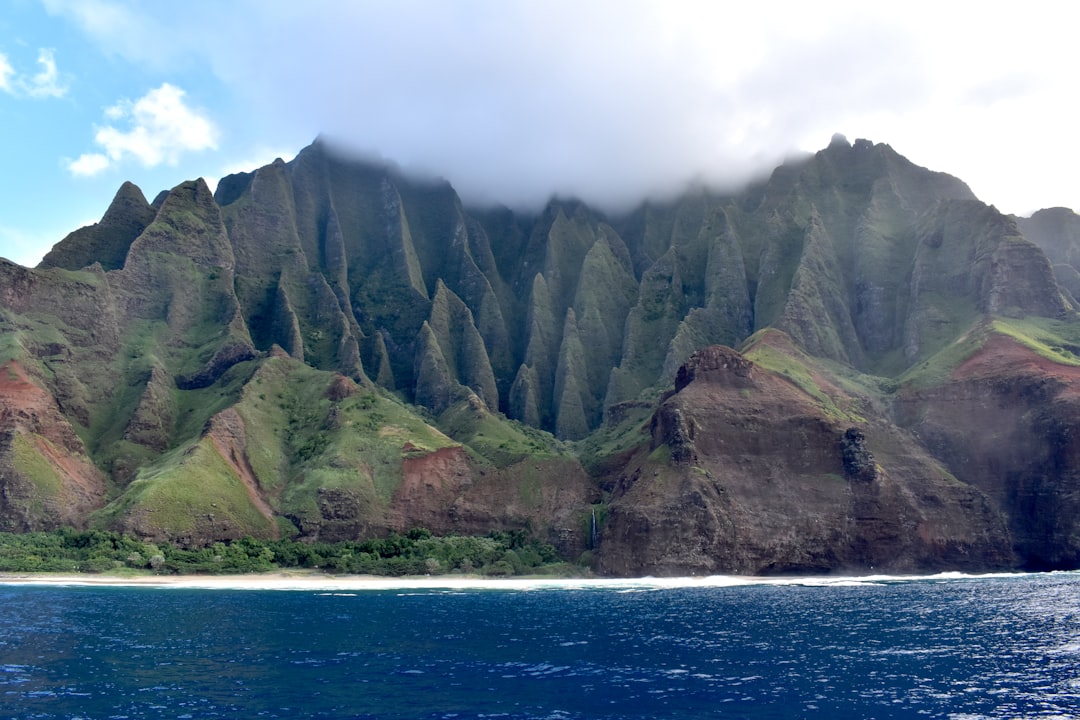 Entdecke die Strände der Nā Pali Küste: Ein Naturparadies - Contea di Kauai | Secret World Trip Planner