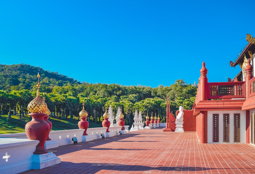 Entdecken Sie den Shwenandaw-Buddhisten Tempel in Mandalay - 2427+7G2 | Secret World Trip Planner