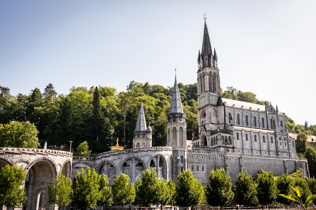Entdecke Lourdes: das Herz der marianischen Spiritualität in Frankreich