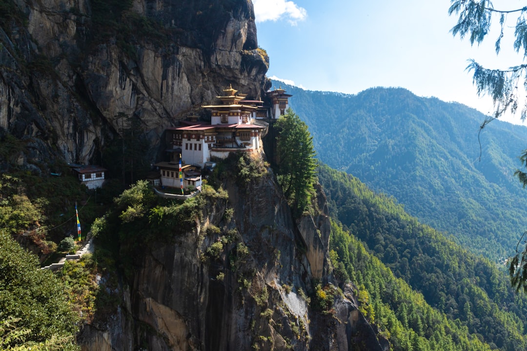 Zauberhafte Wege zum Taktsang-Kloster - Taktsang trail | Secret World Trip Planner