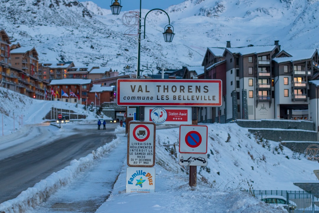 Entdecke die Wunder der 7132 Therme in Vals - Poststrasse 560 | Secret World Trip Planner
