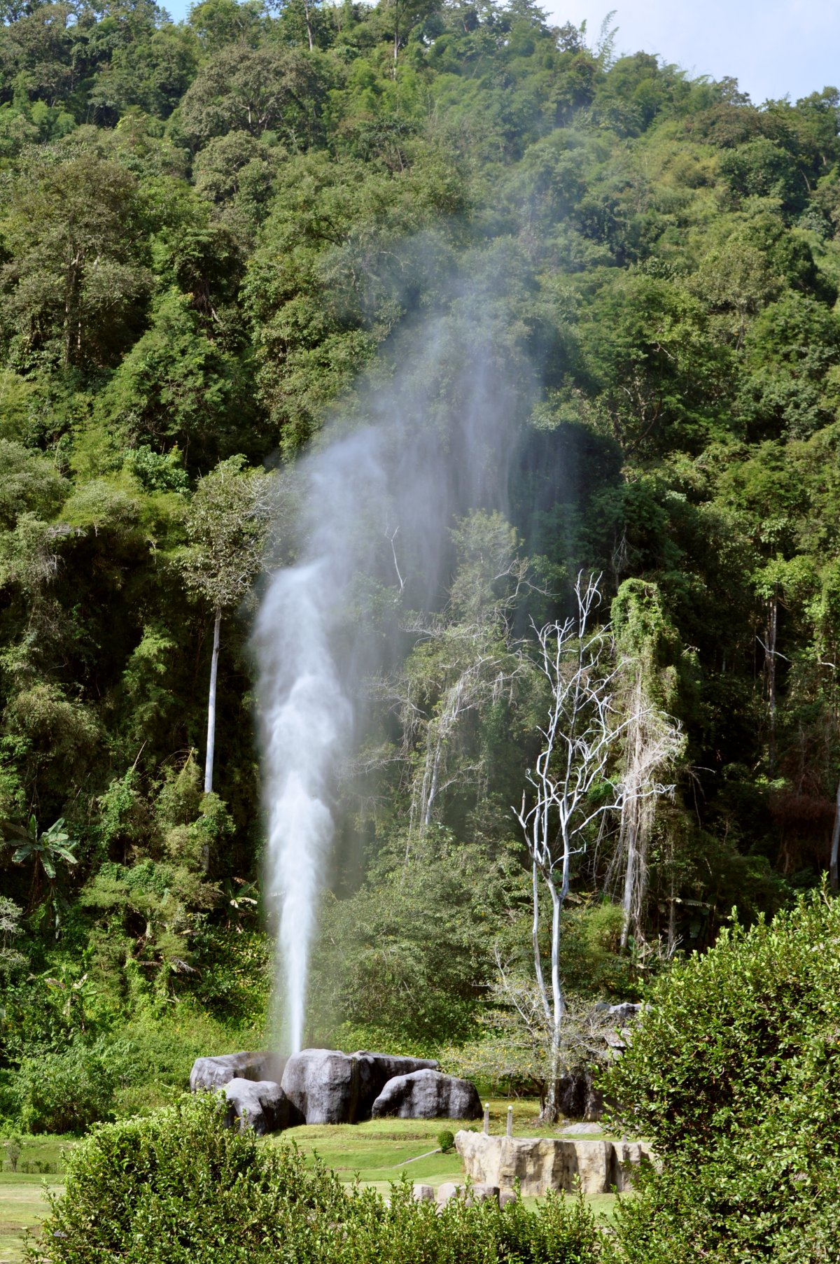 Fang Hot Spring: Ein Thermalrefugium in Chiang Mai — X583+9P6 Chiangmai 4050 Road Amphoe Fang