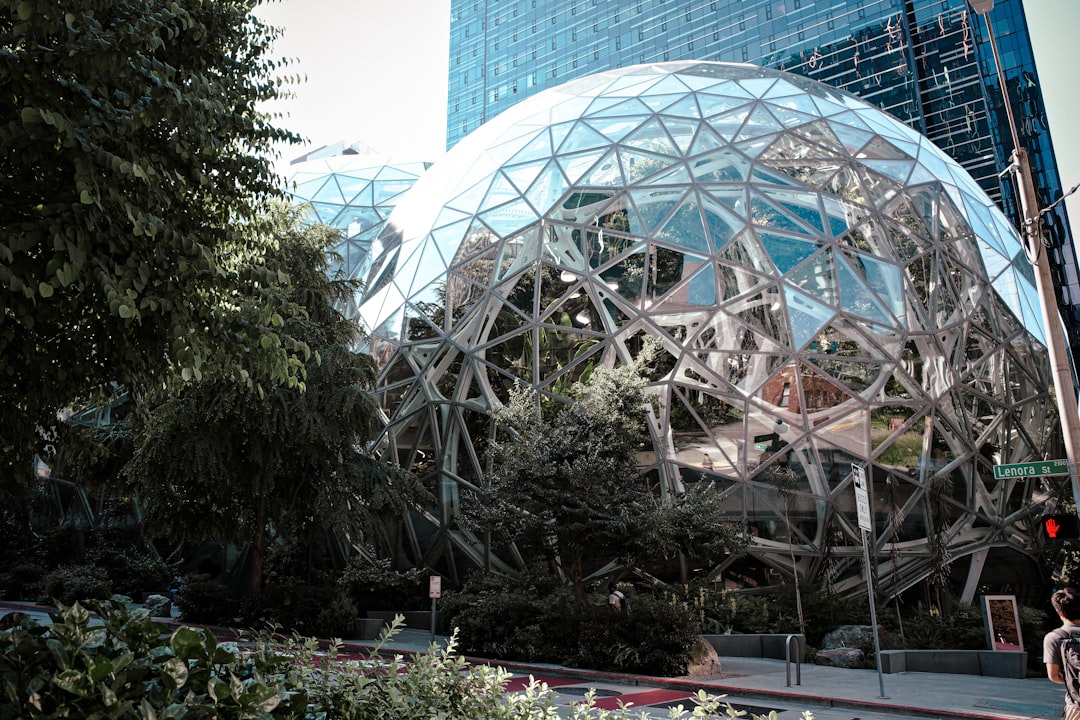 The Spheres: Un'Oasi di Arte e Natura a Seattle - Seattle | Secret World Trip Planner