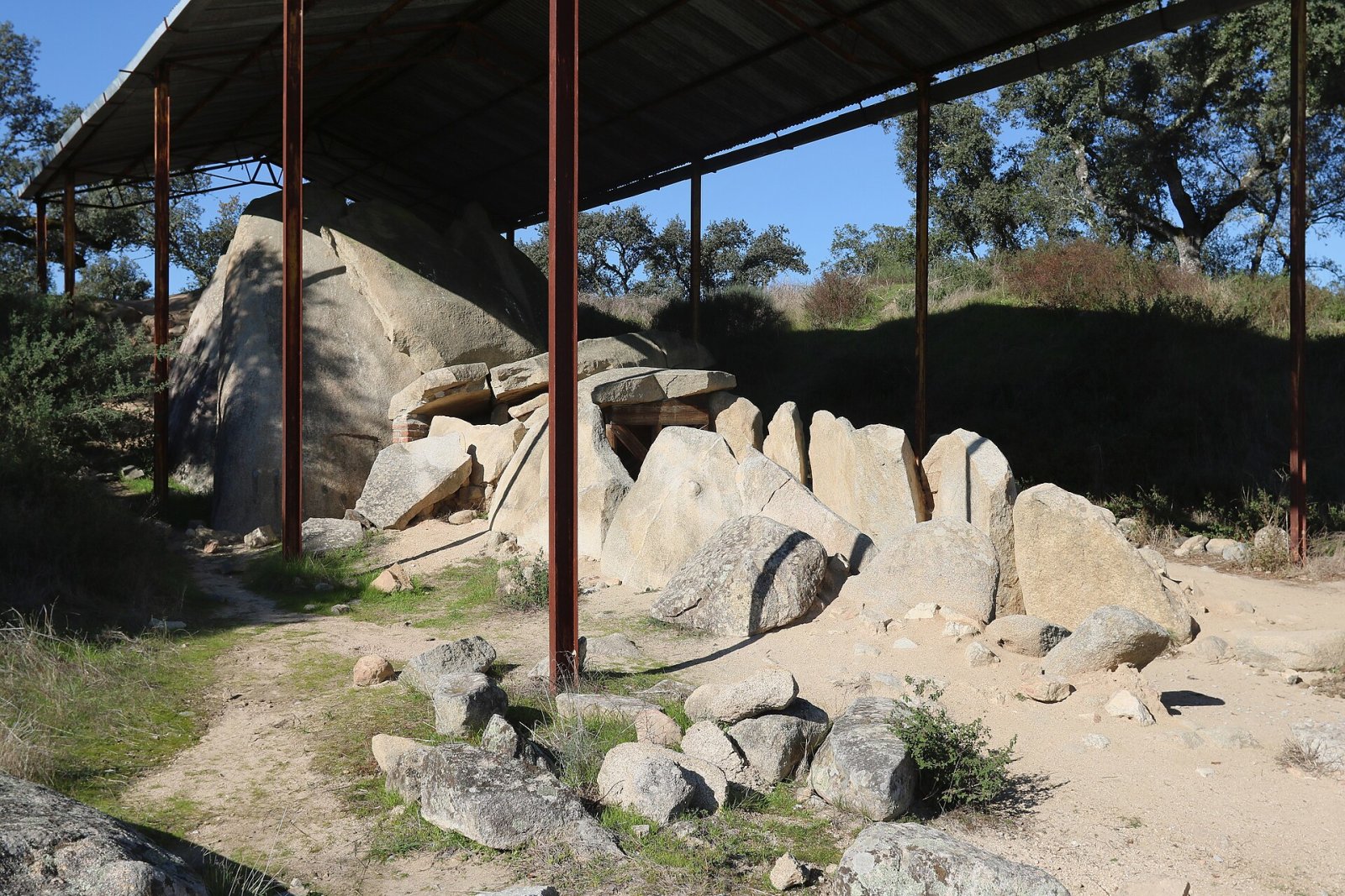 Anta Grande do Zambujeiro: Ein megalithischer Schatz in Portugal - Nossa Senhora de Guadalupe | Secret World Trip Planner