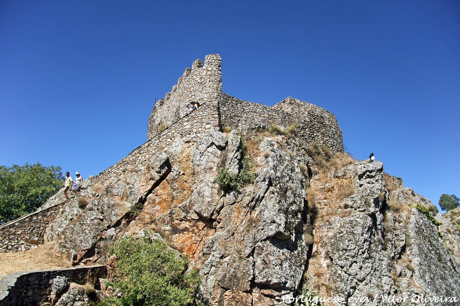 Discover the Charm of Castelo de Penha Garcia in Portugal — Penha Garcia