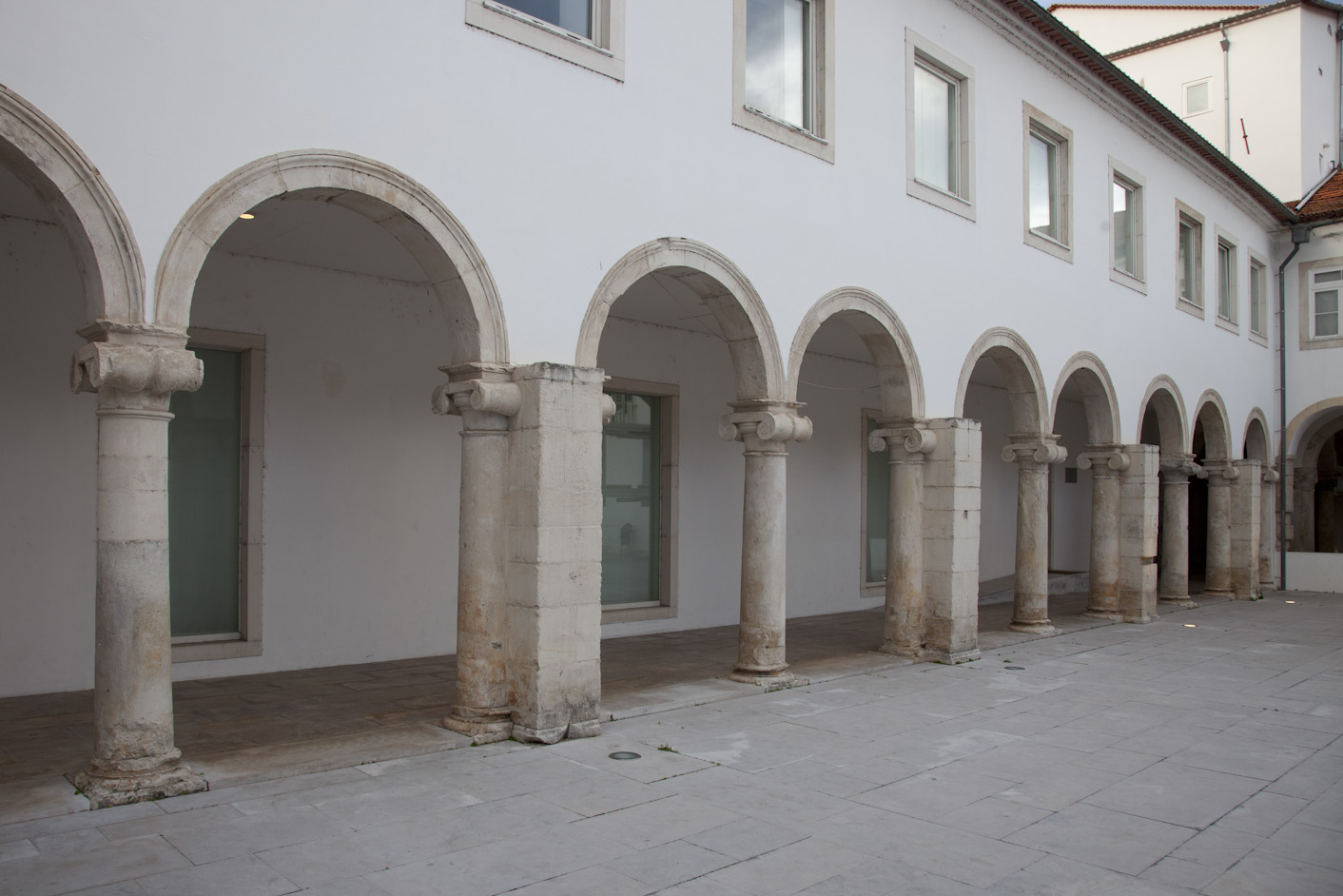 Scopri il Pátio da Inquisição a Coimbra: Storia e Cultura - Coimbra | Secret World Trip Planner