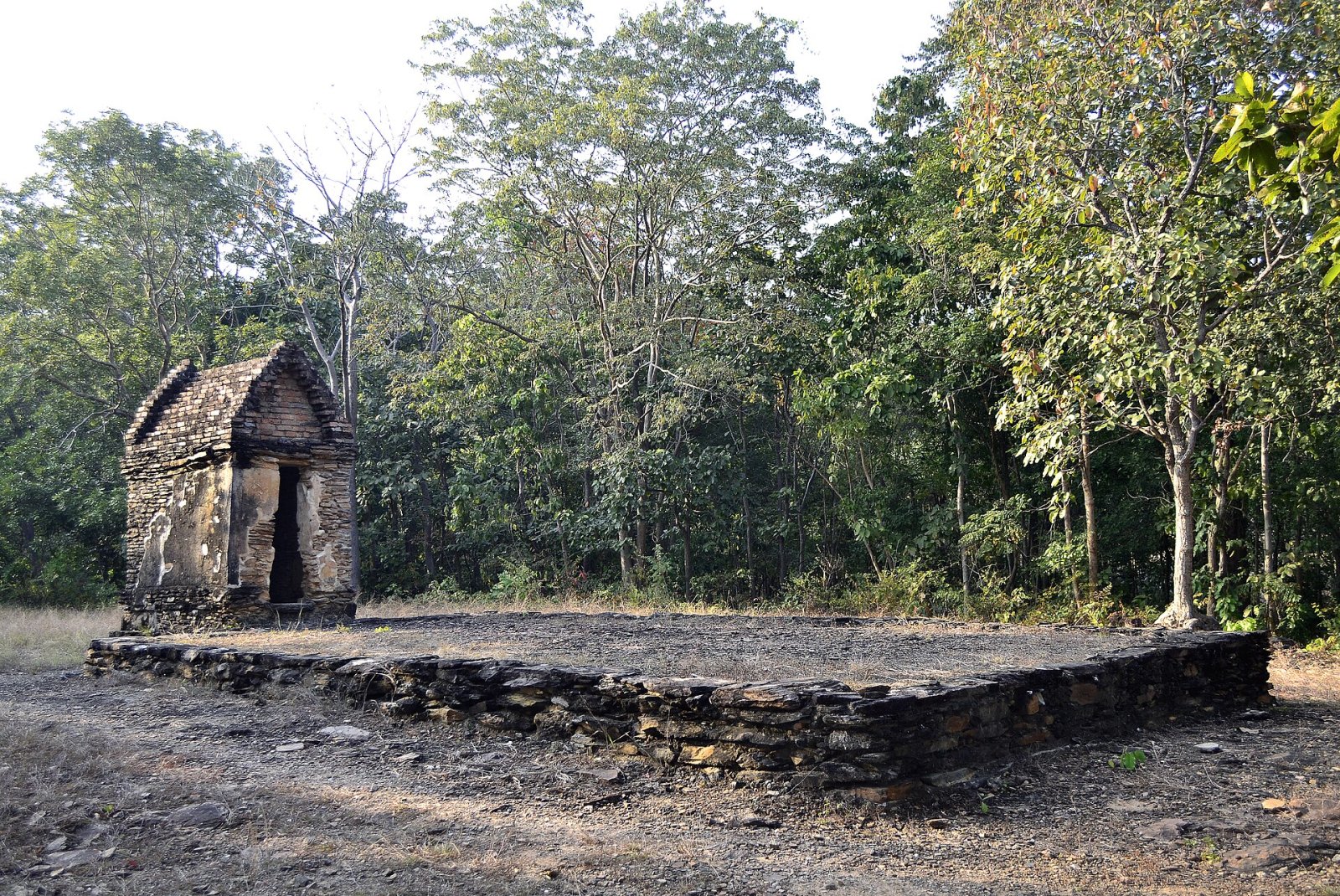 Esplorando Wat Khao Phra Bat Noi: un tesoro storico in Thailandia - Mueang Sukhothai District | Secret World Trip Planner