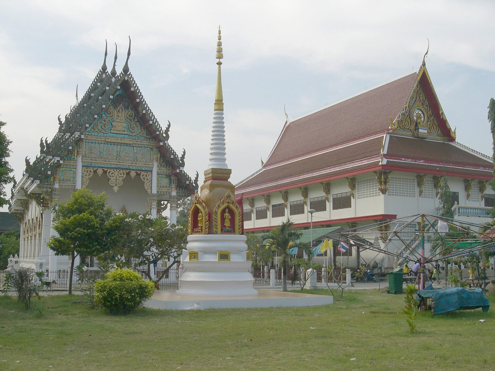 Discover the Ruins of Wat Nok: A Journey into Thai History — Phra Nakhon Si Ayutthaya District