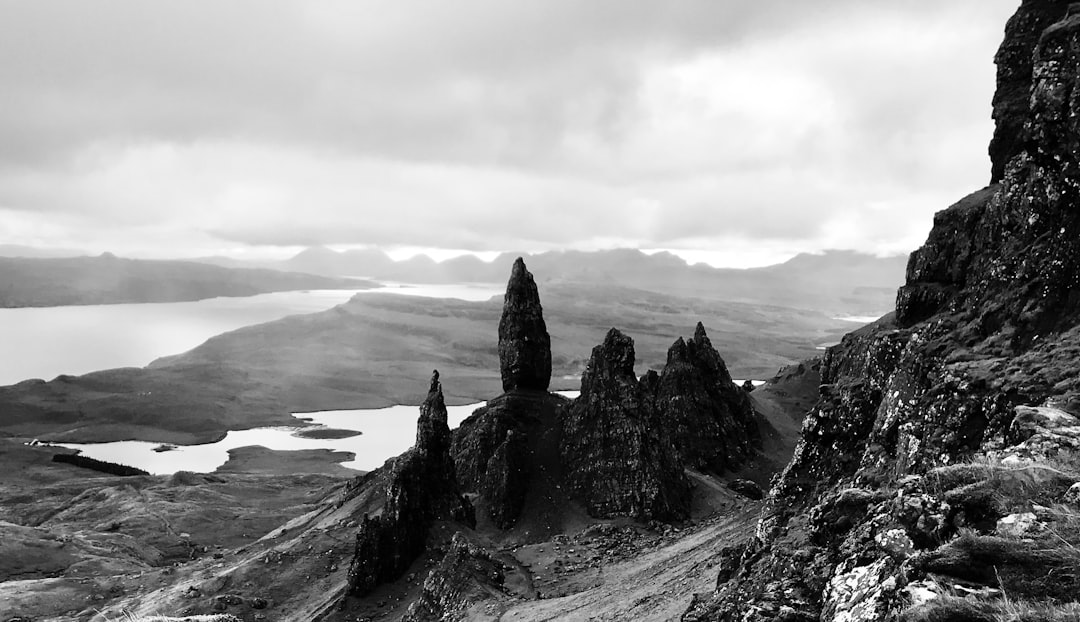 Atemberaubende Panoramen in Portree: Farben und Natur - Portree IV51 | Secret World Trip Planner