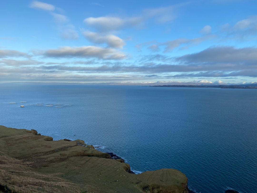 Atemberaubende Panoramen in Portree: Farben und Natur - Portree IV51 | Secret World Trip Planner