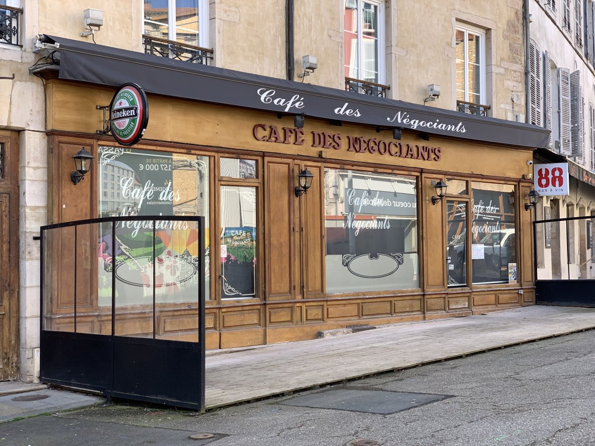 Café des Négociants: Un angolo segreto a Carouge - Rue de la Filature 29 | Secret World Trip Planner