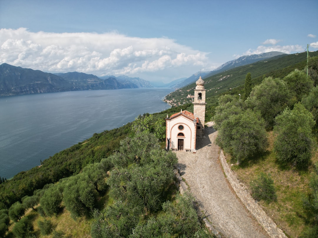 La Chiesa di San Giovanni Teologo: Un Gemma Nascosta a Ohrid - Kocho Racin | Secret World Trip Planner