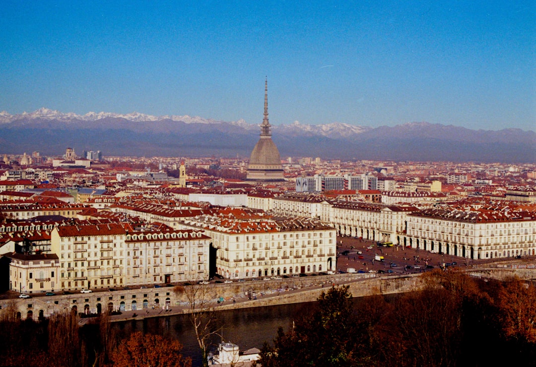 探索都灵的美酒：巴罗洛与其他奇迹 - Torino TO | Secret World Trip Planner