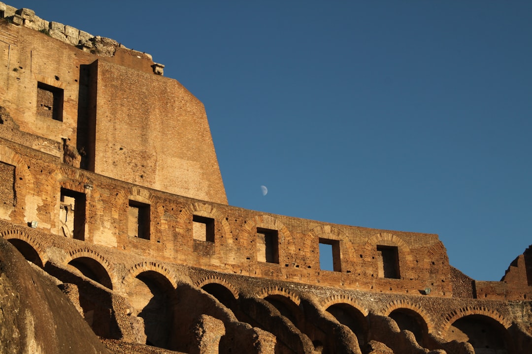 La Colonna dei Serpenti: Un Viaggio nella Storia di Istanbul — At Meydanı Cd No:53
