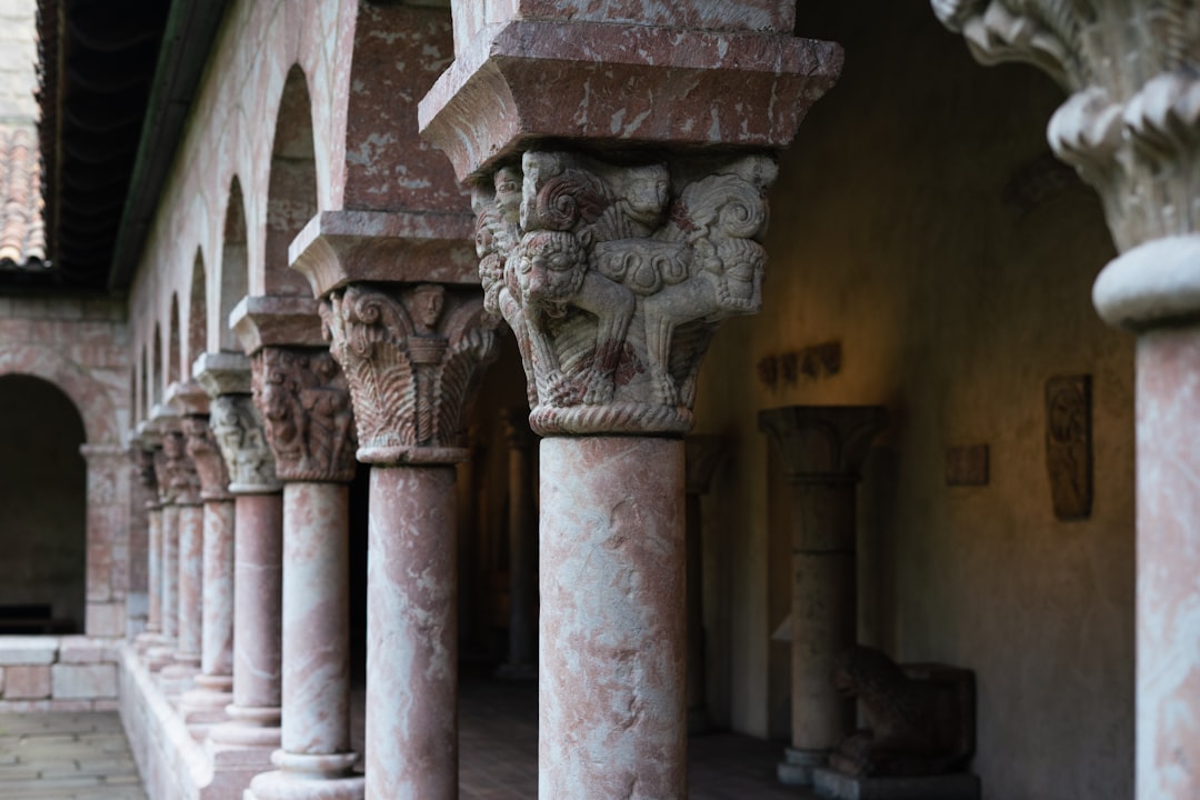 La Colonna dei Serpenti: Un Viaggio nella Storia di Istanbul - At Meydanı Cd No:53 | Secret World Trip Planner