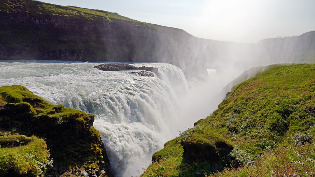 Atemberaubende Sonnenuntergänge am Gullfoss, Island - Gullfoss Parking | Secret World Trip Planner