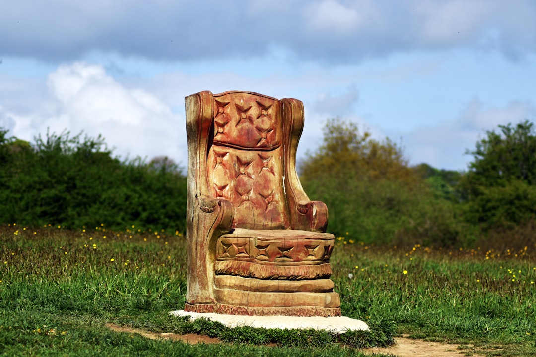 La Sedia del Gigante: Arte e Natura a Dufftown - Dufftown | Secret World Trip Planner